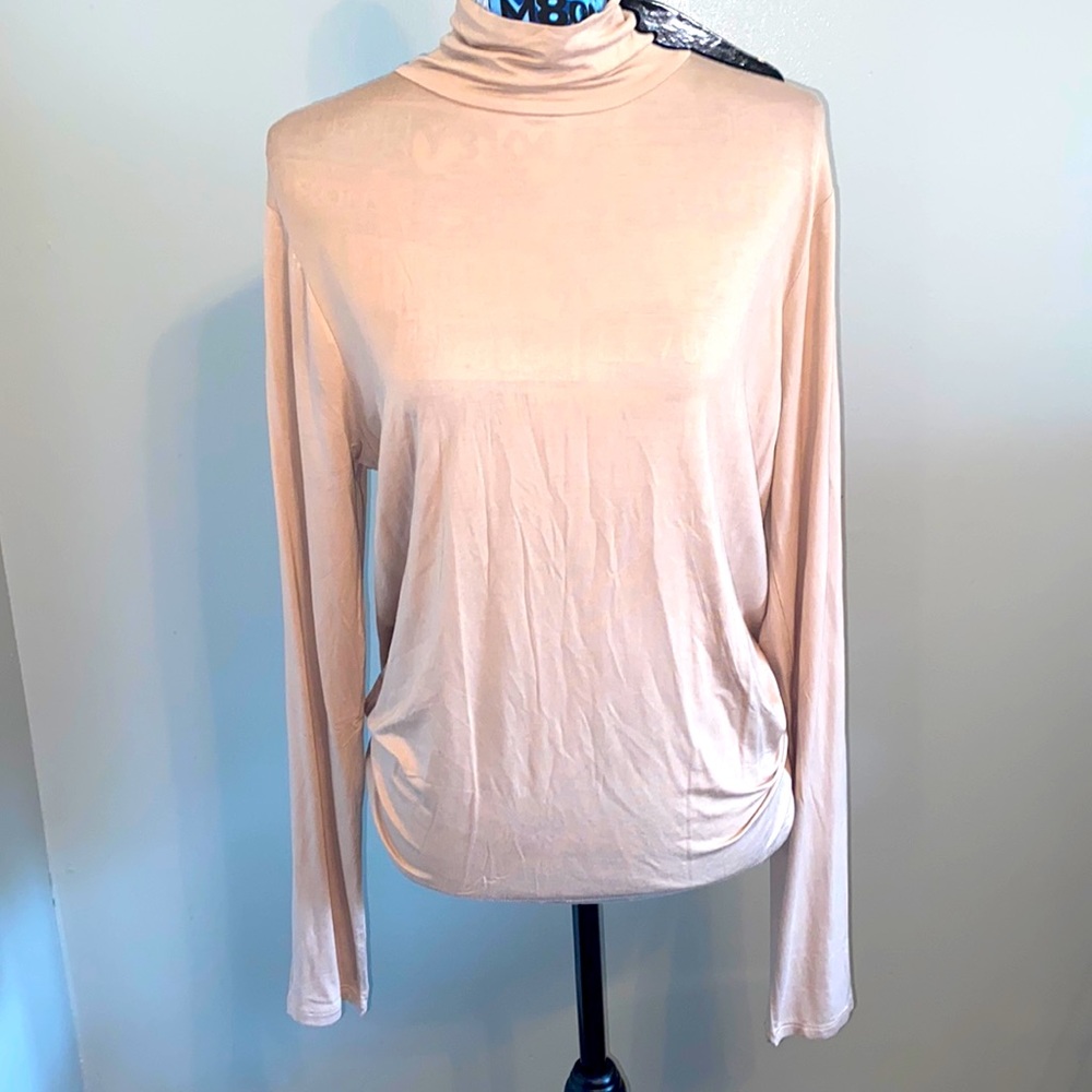 💰 Plus size long sleeve mock turtle neck top.